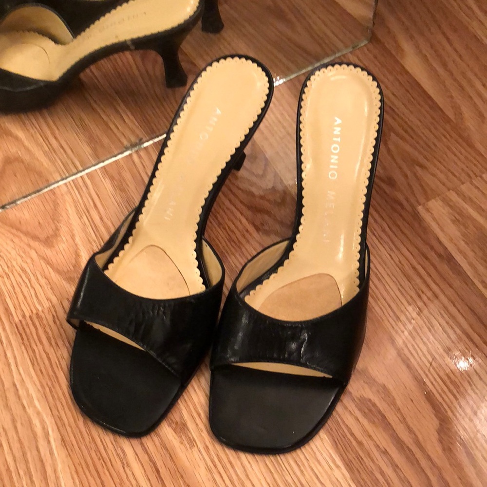 Black kitten heels